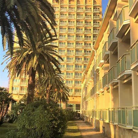 Amza Park Hotel Gagra Exterior foto