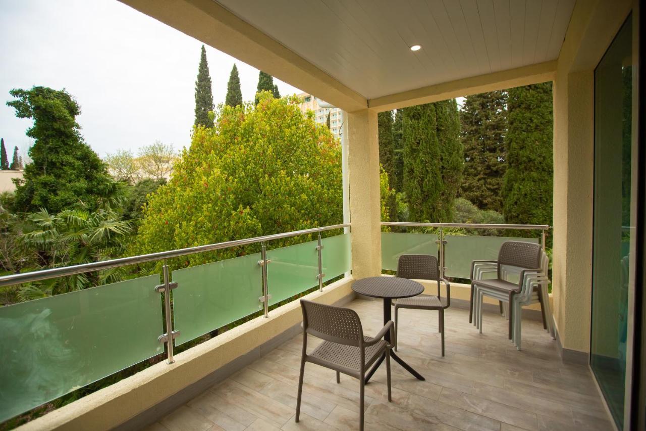 Amza Park Hotel Gagra Exterior foto