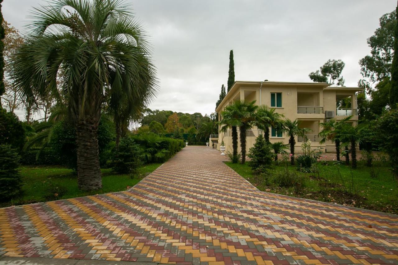 Amza Park Hotel Gagra Exterior foto