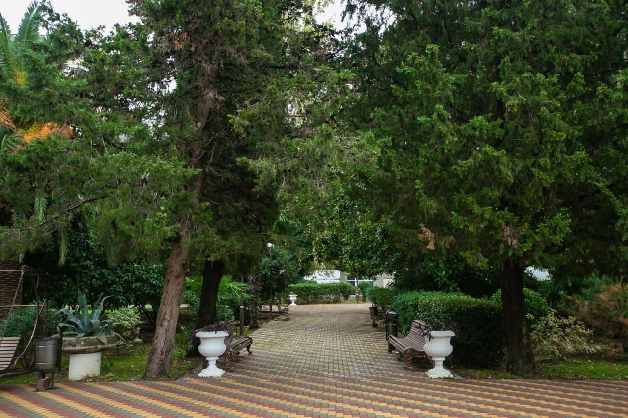 Amza Park Hotel Gagra Exterior foto