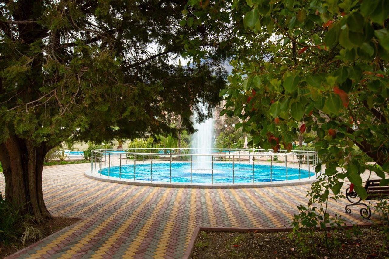 Amza Park Hotel Gagra Exterior foto
